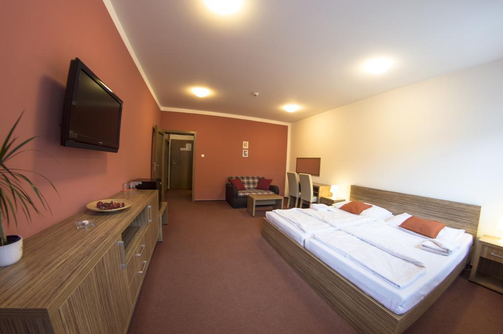 Wellness Hotel Hukvaldy Polopenze A Wellness V Cene Příbor Esterno foto